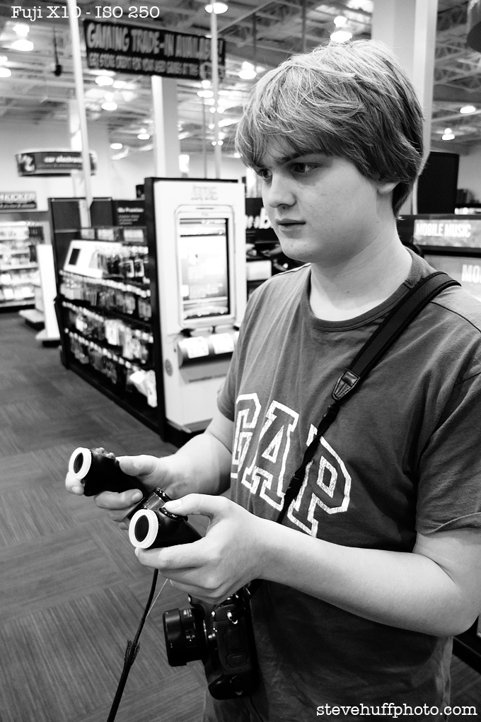 The Fuji X10 Digital Camera Review. A look at the Baby Brother of