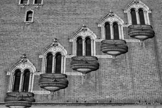 five.windows.2.bw.web