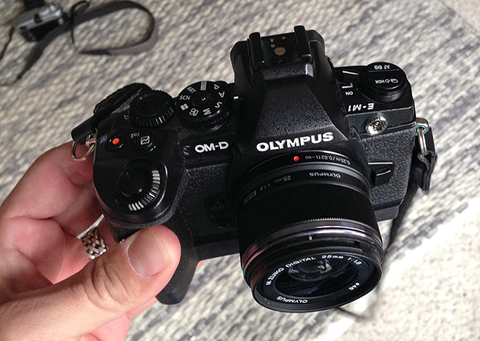 The Olympus 25 1.8 Lens Review on the E-M1 | Steve Huff Hi-Fi and