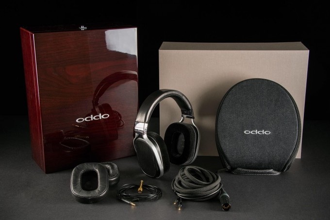 oppo-pm-1-review-headphones-in-the-box-1500x1000