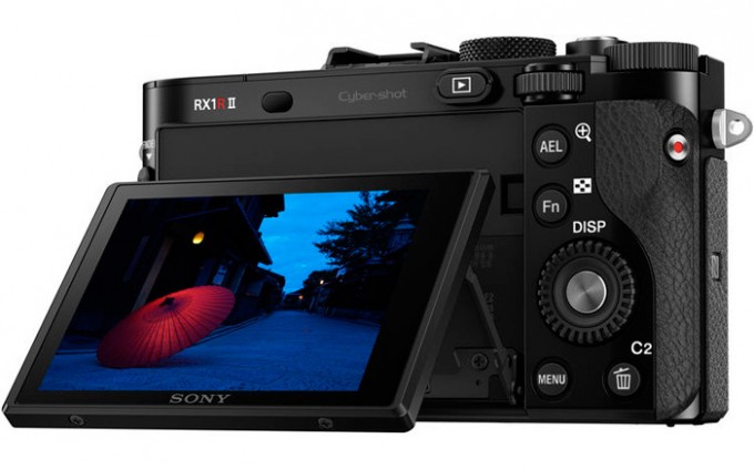 sony-rx-1r-ii-compact-camera-rear-tilt-lcd