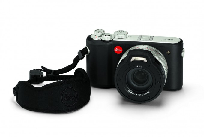 Leica_X-U_floating carrying strap