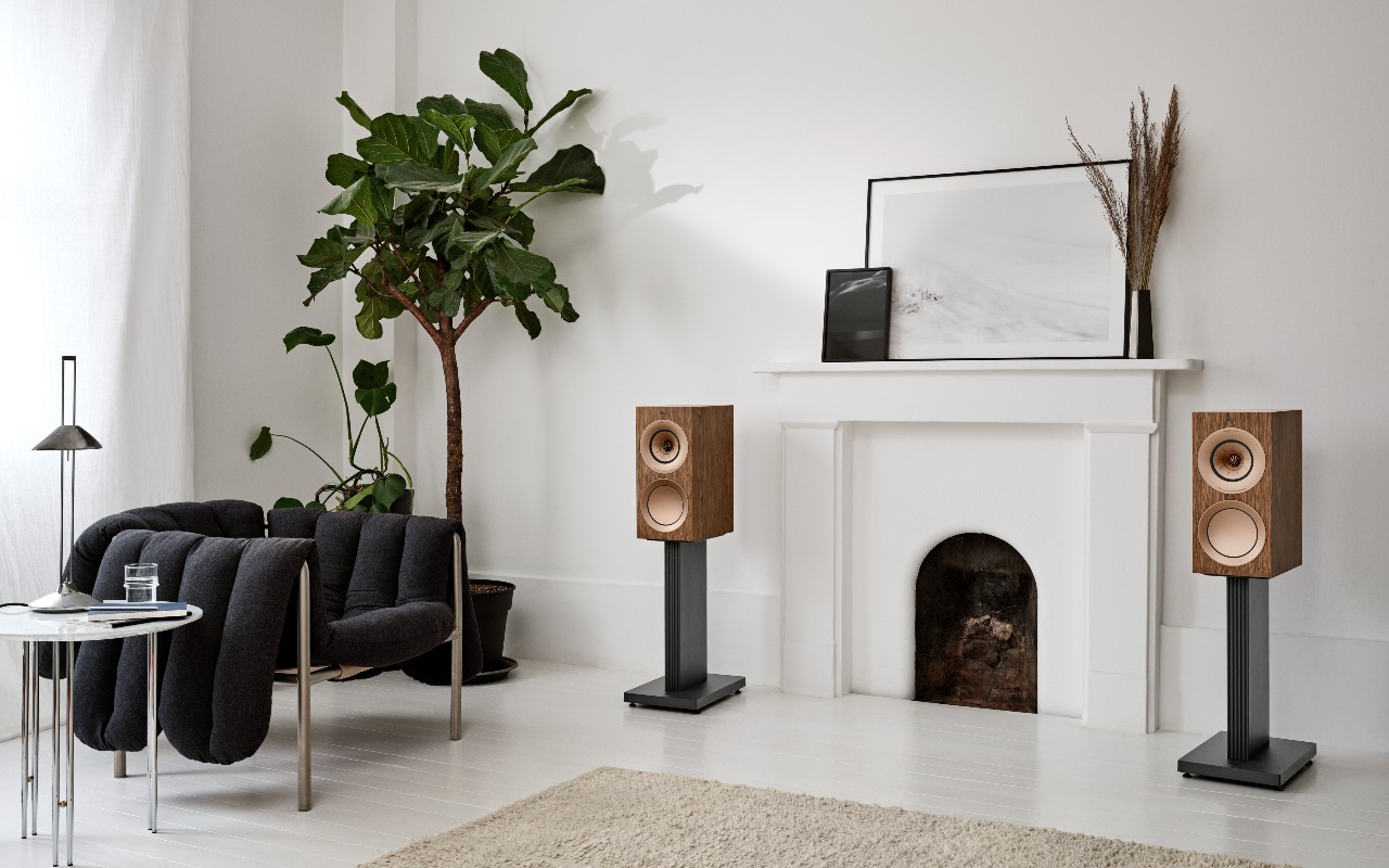 KEF R3 Meta Speaker Review. Juicy Beats.