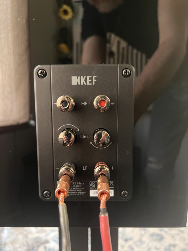 KEF R3 Meta Speaker Review. Juicy Beats.