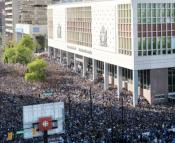 Cool Link: A Gigapixel 2,110 Megapixel Photo - A face in the crowd...