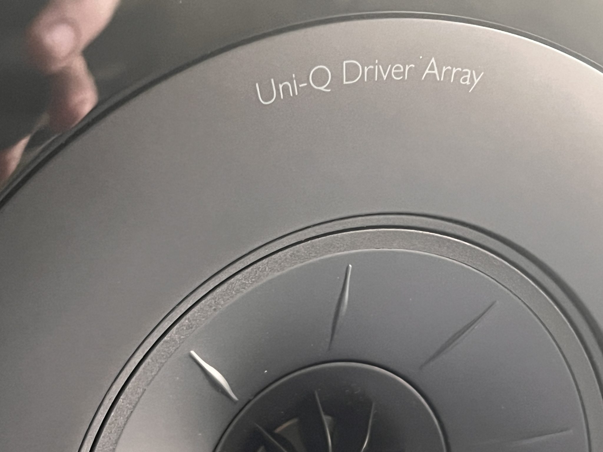 KEF R3 Meta Speaker Review. Juicy Beats.